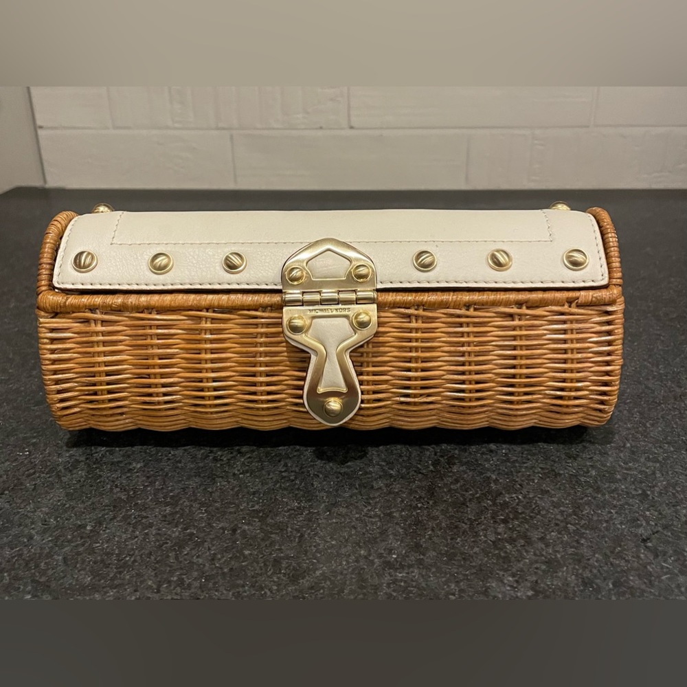 MICHAEL KORS SANTORINI RATTAN WICKET CLUTCH, GOLD